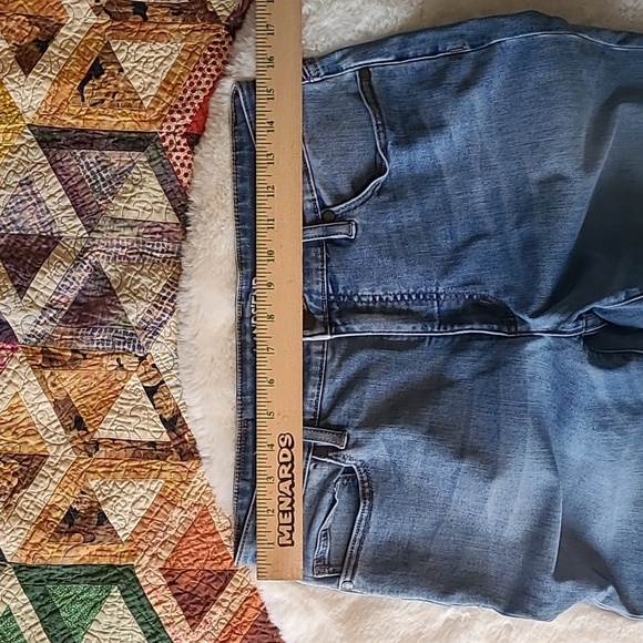 Land's End Mid Rise Demi Boot Cut Light Wash Denim Blue Jeans Size 10 - Picture 9 of 16